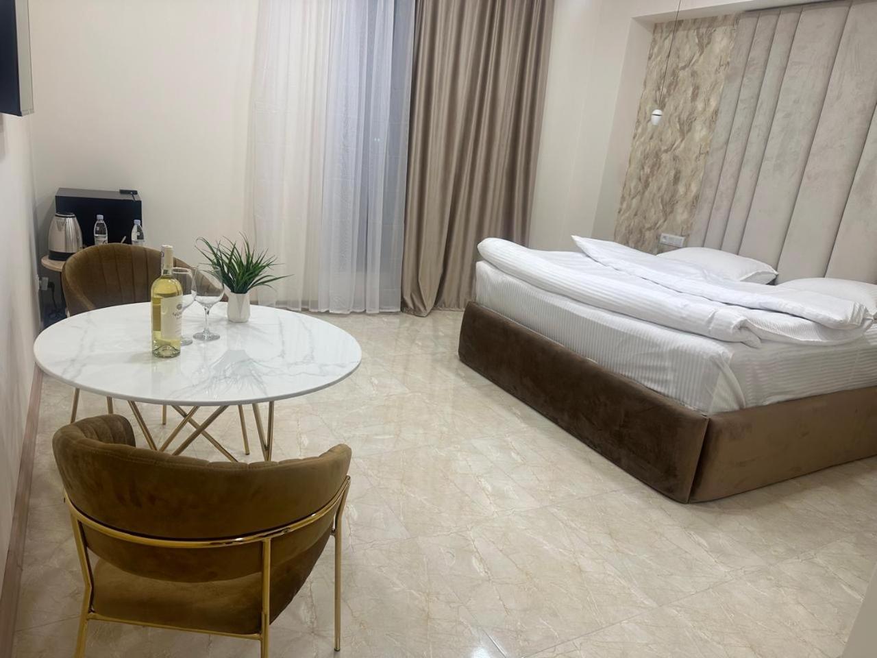 מלון P'arak'ar Lux Plaza מראה חיצוני תמונה