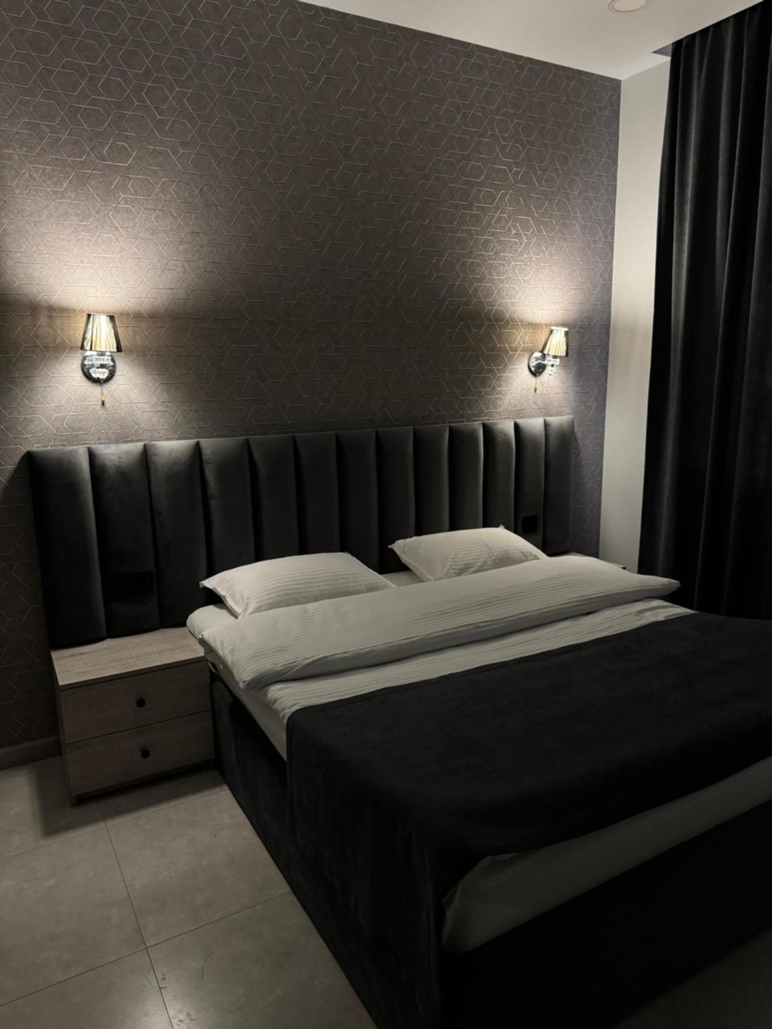 מלון P'arak'ar Lux Plaza מראה חיצוני תמונה