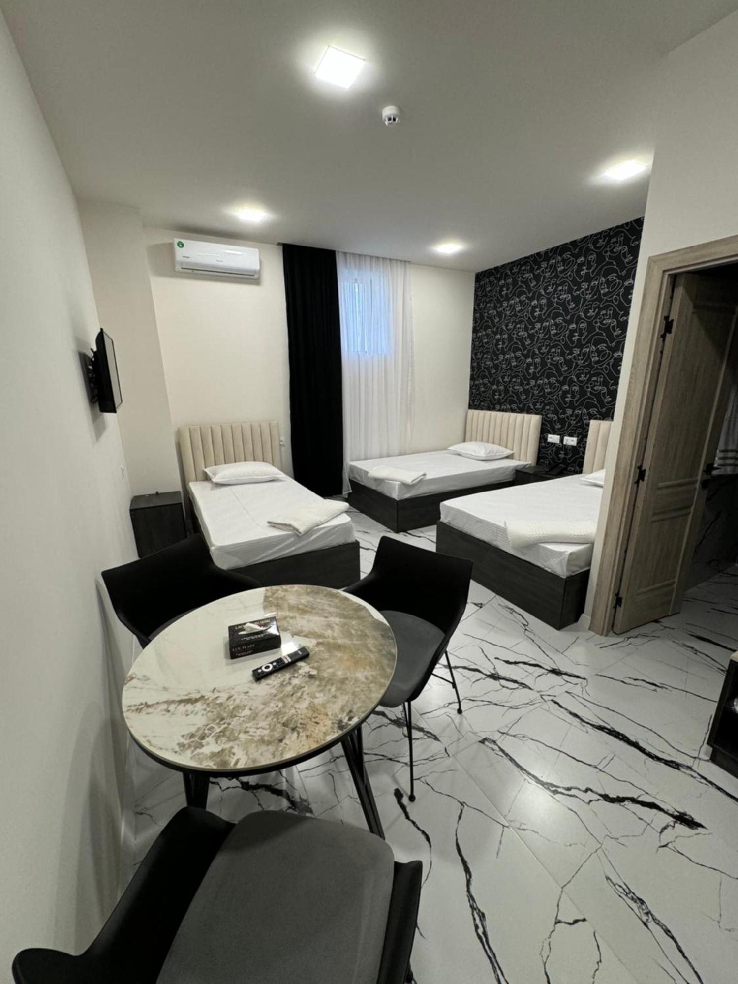 מלון P'arak'ar Lux Plaza מראה חיצוני תמונה