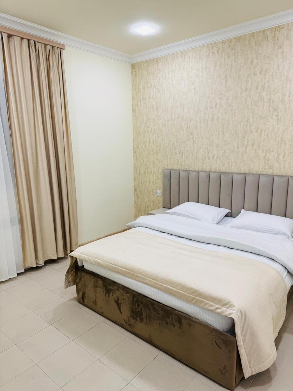 מלון P'arak'ar Lux Plaza מראה חיצוני תמונה