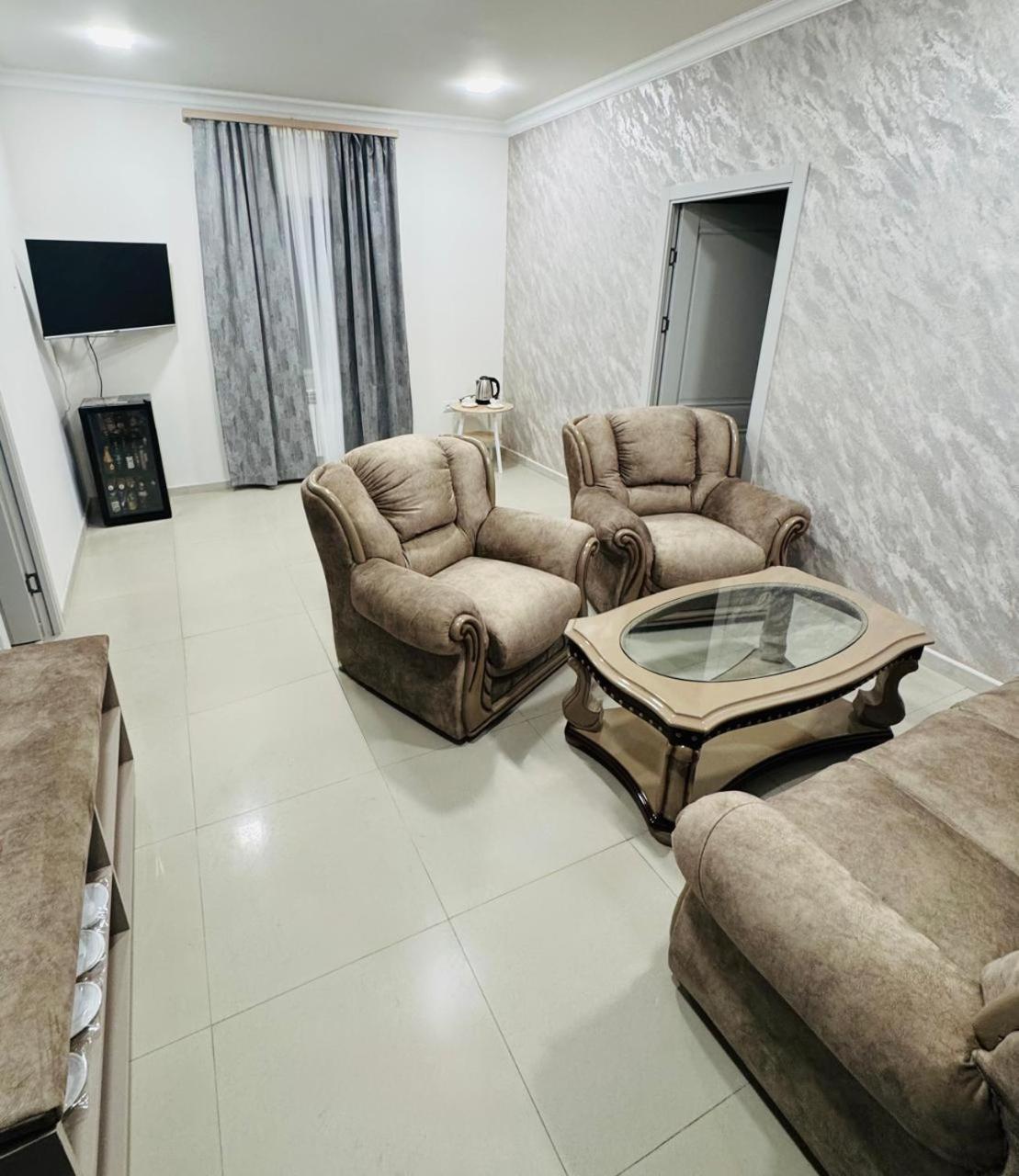 מלון P'arak'ar Lux Plaza מראה חיצוני תמונה